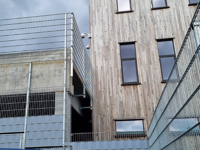 Effektiv overvågning og stærk indhegning